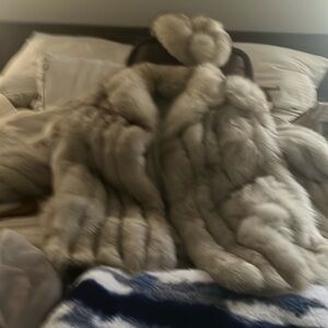 Luxurious Faux Fur Throw Blanket - Gray